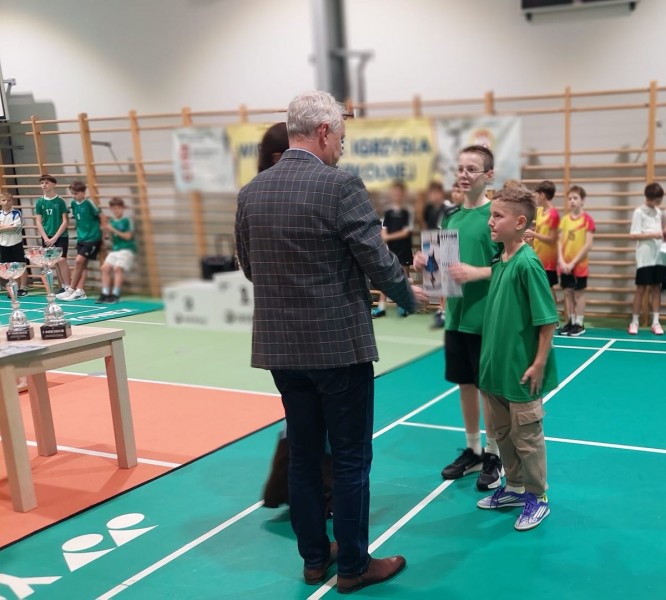 Finał Rejonu Wielkopolskich Igrzysk Młodzieży Szkolnej w badmintonie chłopców w Donaborowie
