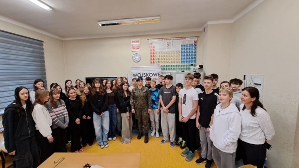 Spotkanie z przedstawicielem Wojskowego Centrum Rekrutacji w Kaliszu klas 7 i 8