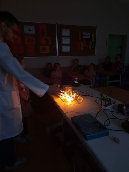 Warsztaty z Centrum Kreatywnej Nauki nt. „Elektryka prąd nie tyka” 