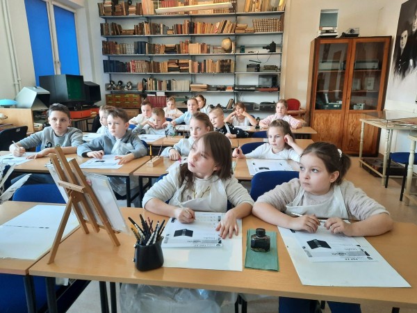 Wycieczka do Książnicy Pedagogicznej klas pierwszych