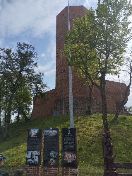 Wycieczka klas 4 Szlakiem Piastowskim