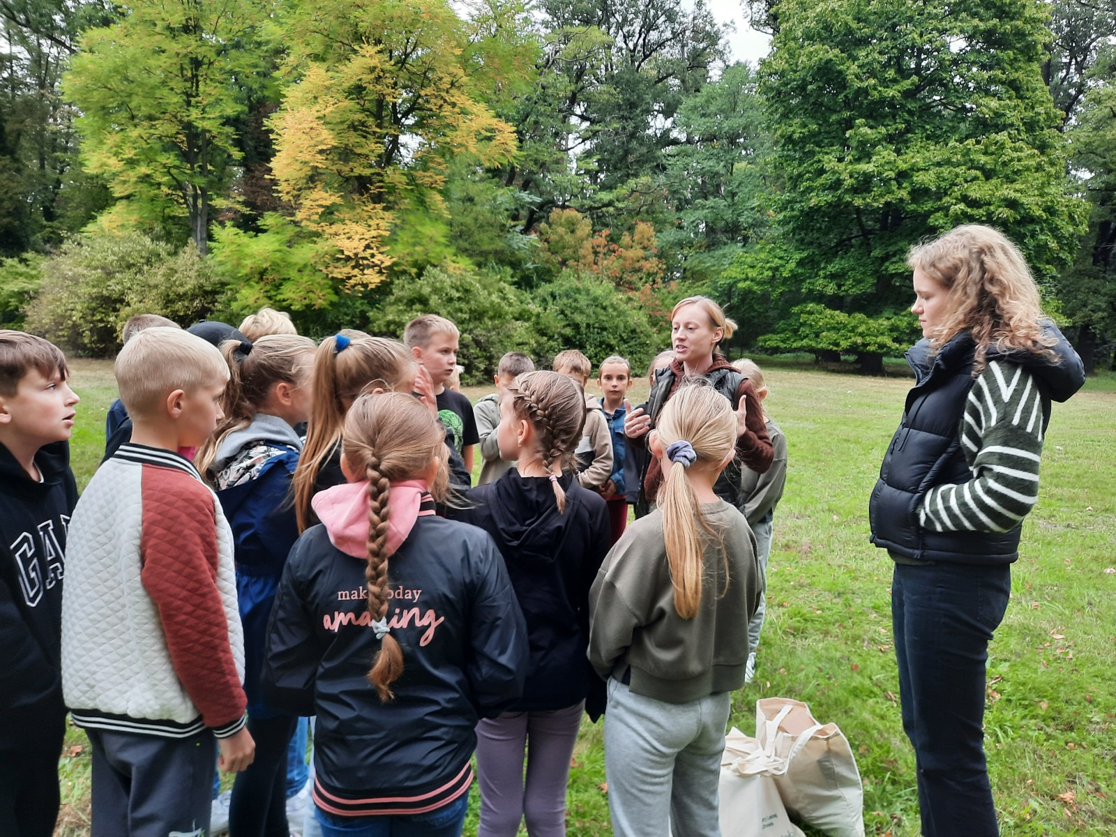 Wycieczka klasy 3a i 3b do Ośrodka Kultury Leśnej w Gołuchowie
