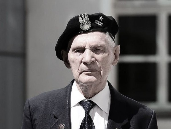 Pogrzeb Kazimierza Wiktorowicza - żołnierza Armii Krajowej - przyjaciela naszej szkoły.