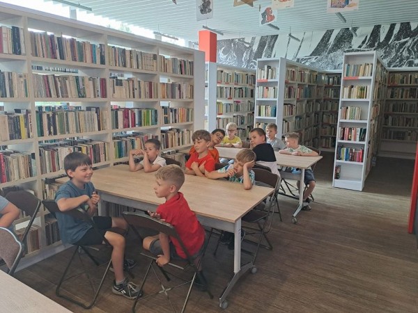 Wizyta klasy II klasy w Filii nr 9 Miejskiej Biblioteki Publicznej w Kaliszu.