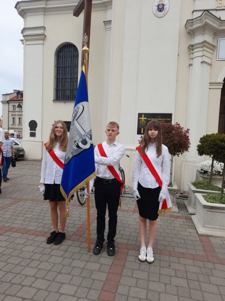 Udział pocztu sztandarowego we mszy św. odpustowej , która został połączona z 28 rocznicą wizyty Jana Pawła II w Kaliszu 4 czerwca 1997r.