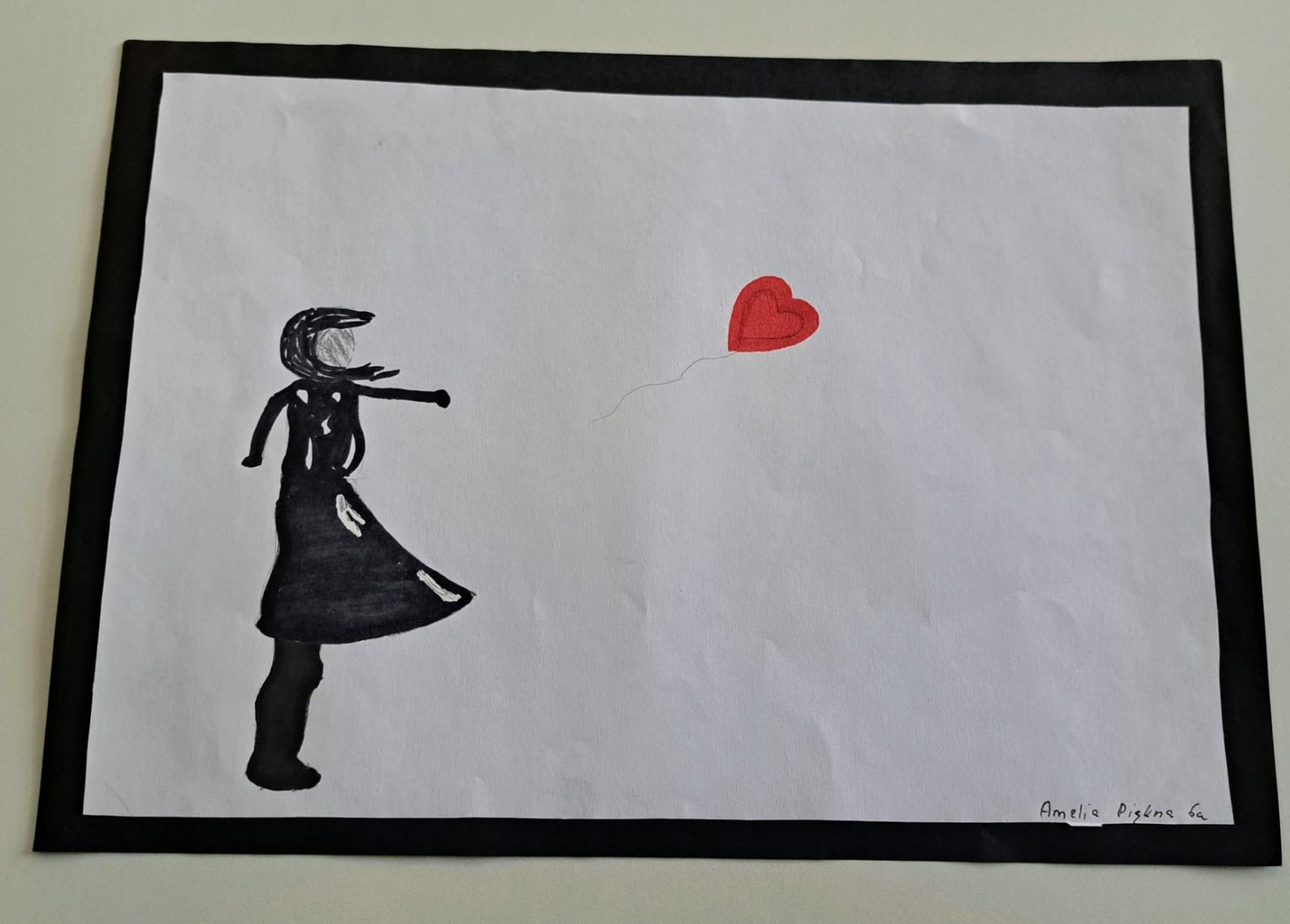 Uczniowie z klas 6 i7 zainspirowali się muralem Bunksy'ego i wykonali prace pt.