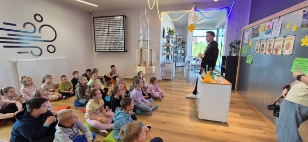 Wycieczka klasy 1 a i 1 b do Centrum Edukacji „Sowa” i Rodzinnego Parku Przygód, Rozrywki i Edukacji Górecznik.